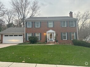 Building Photo - 2206 Fort Ward Pl