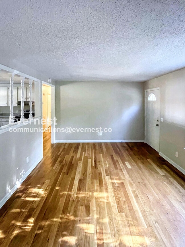 Foto del edificio - 206 E Hillcrest Dr