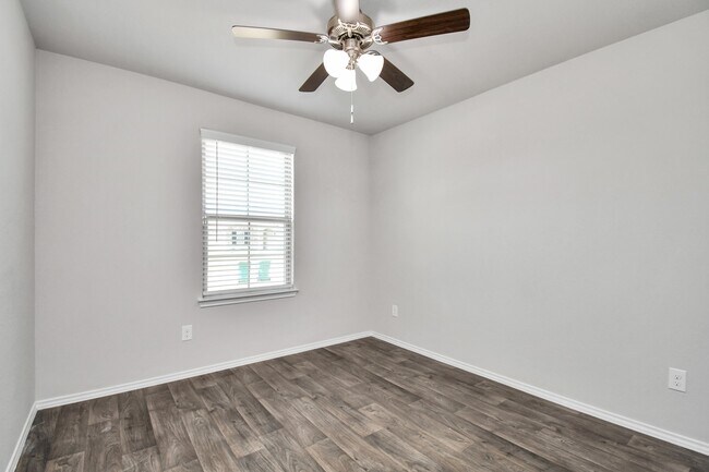 Foto del edificio - 14068 Crystal Cave Ln