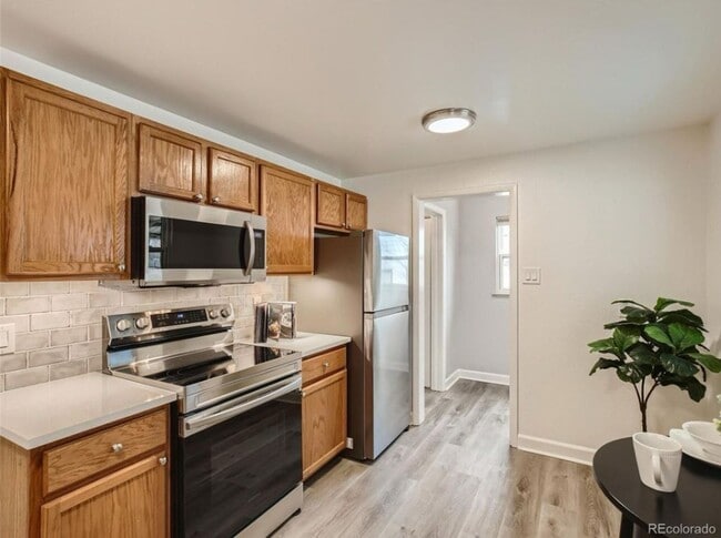 Building Photo - 3 Bedroom 2 Full Bath Single Family Home I...
