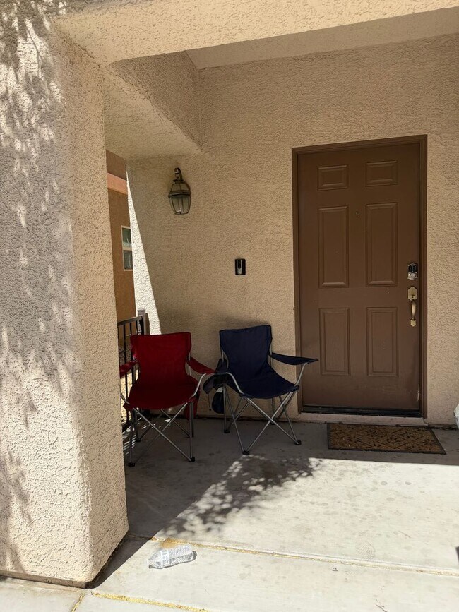 Foto del edificio - 3 bedroom 2 bath 2 car garage low maintenance