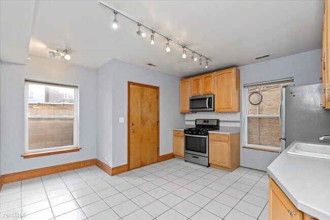 Building Photo - 2 br, 2 bath Condo - 915 W Sunnyside Ave