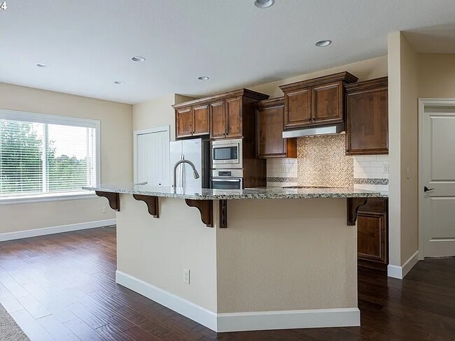 Foto del edificio - 6128 NW Trowbridge Dr