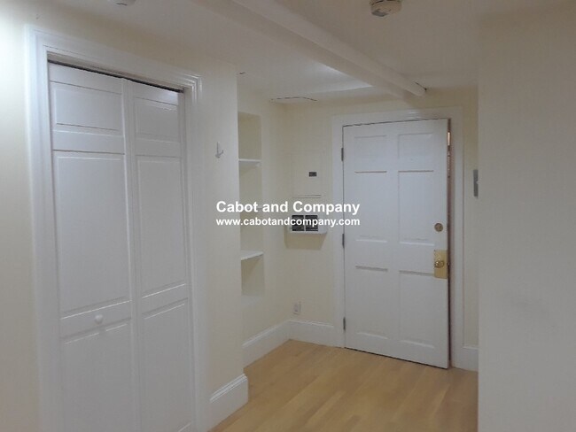 Building Photo - 105 Beacon St