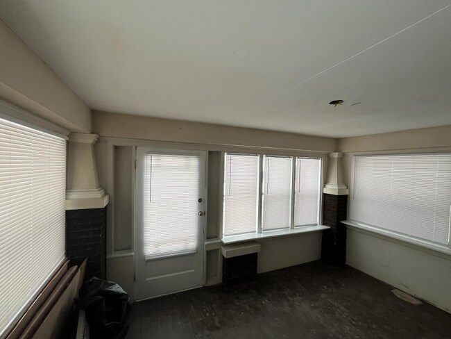 Building Photo - 26 Fairview Pl