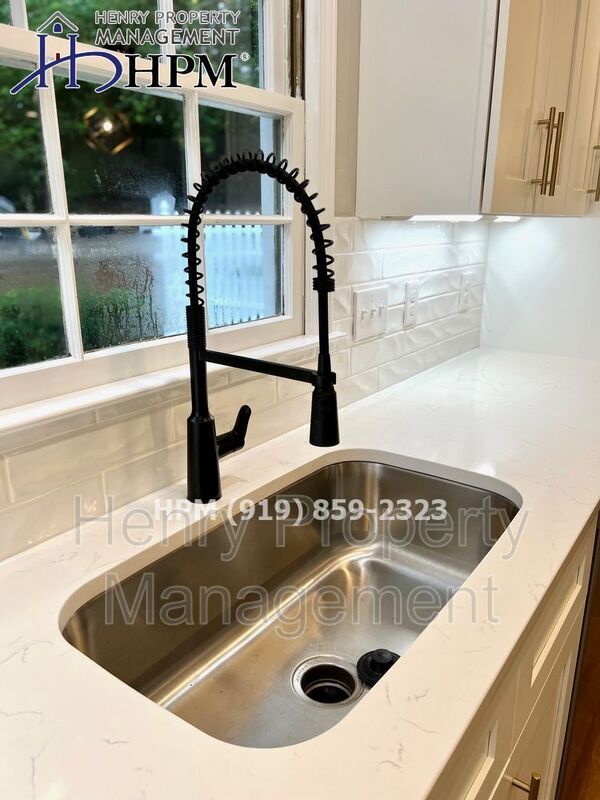 Building Photo - 301 Cedarcrest Ct