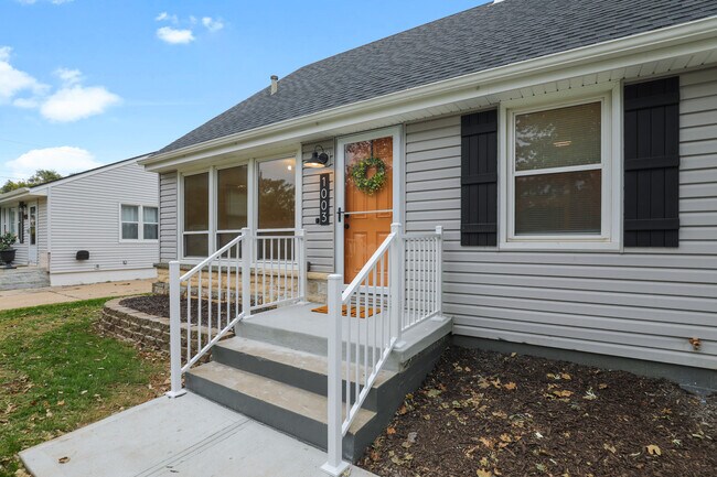 Foto del edificio - 1003 E Hopkins Dr