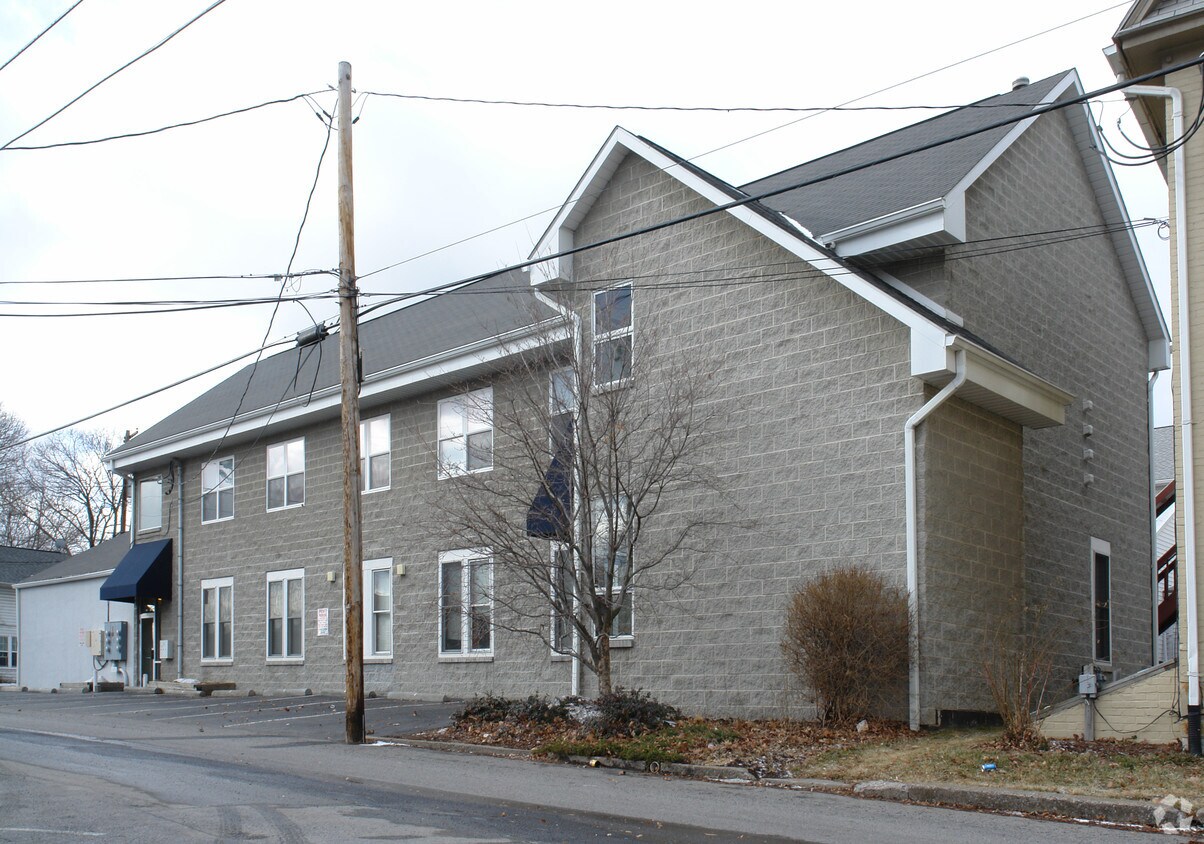 Foto del edificio - 511-513 Clay Ln