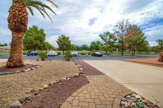 Foto del edificio - 4 Bedroom single family home in Glendale