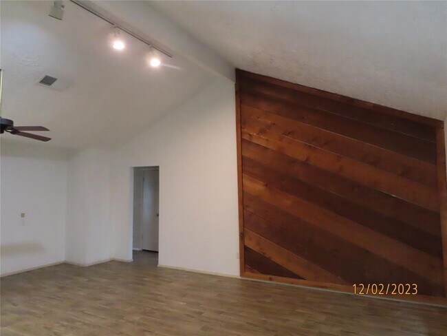 Building Photo - 15223 Dunstable Ln