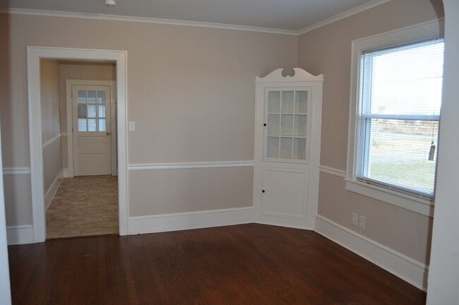 Building Photo - Country Living in Camden County