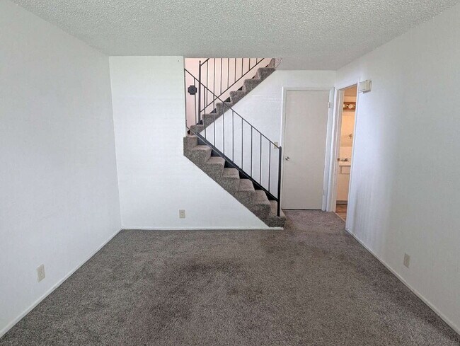 Foto del edificio - 2 Bed 2 Bath Side by Side