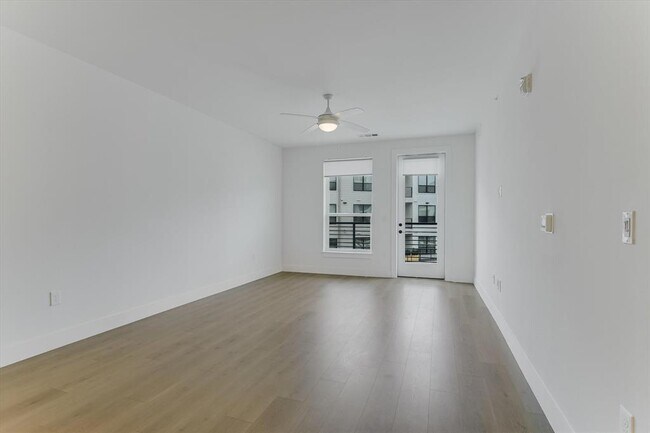 Foto del edificio - 1701 Simond Ave