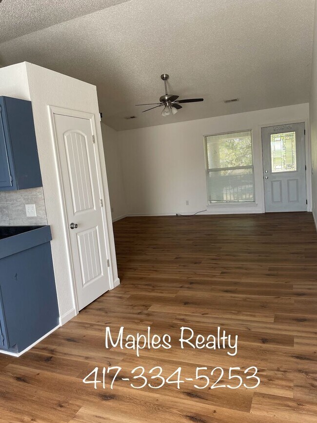 Foto del edificio - 2 bedroom, 1 bathroom apartment in Kirbyville, MO