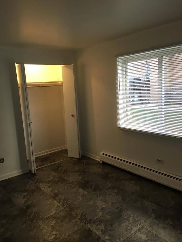 Foto principal - 10587 W Touhy Ave