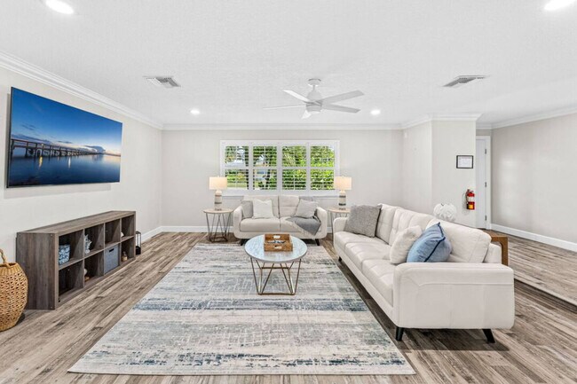 Building Photo - 1109 Seminole Dr