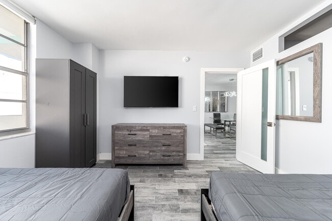 Building Photo - 3725 S Ocean Dr