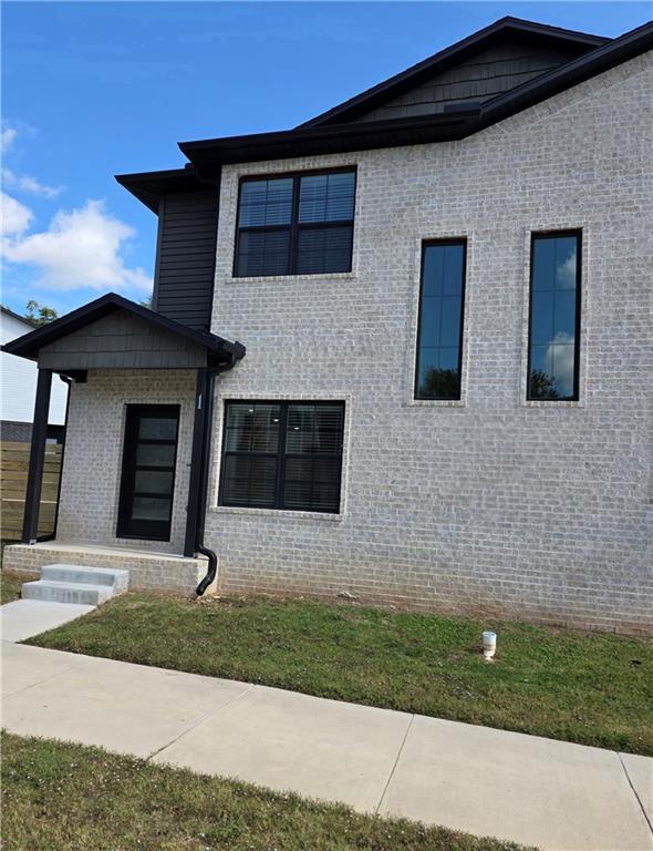 Foto del edificio - 827 N Crater Ave