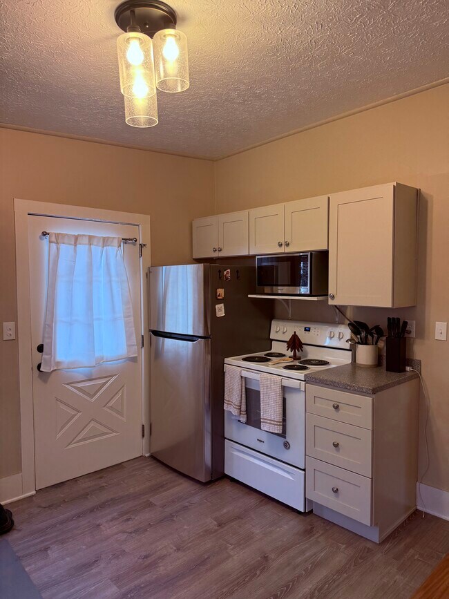 Foto del edificio - 88 E Center St