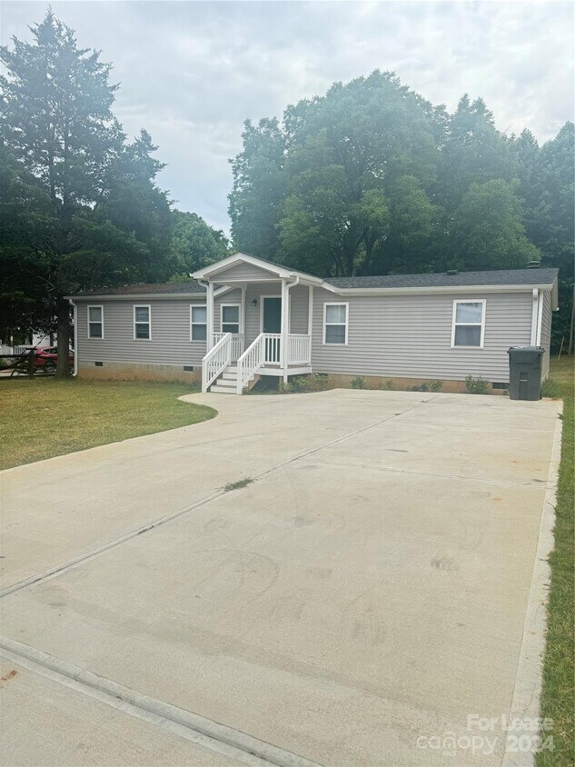 Foto principal - 9611 Old Dowd Rd