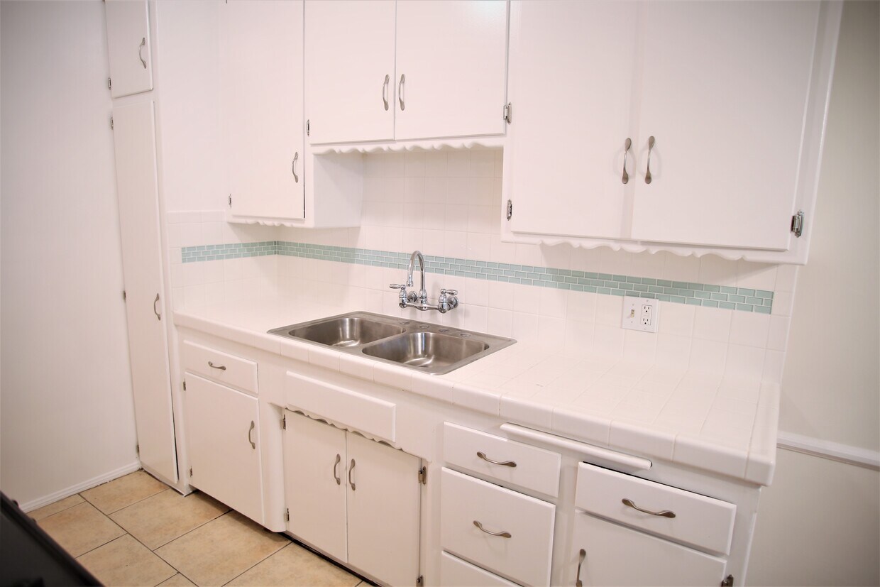Foto principal - 5839 Harold Way