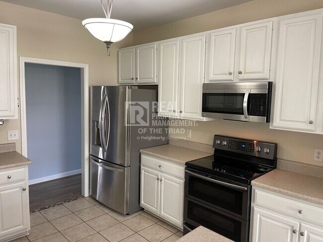 Building Photo - Beautiful 3BR/2BA Available Now!