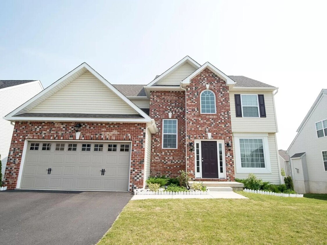Primary Photo - 4 Bedroom Single Family Home in Nazareth