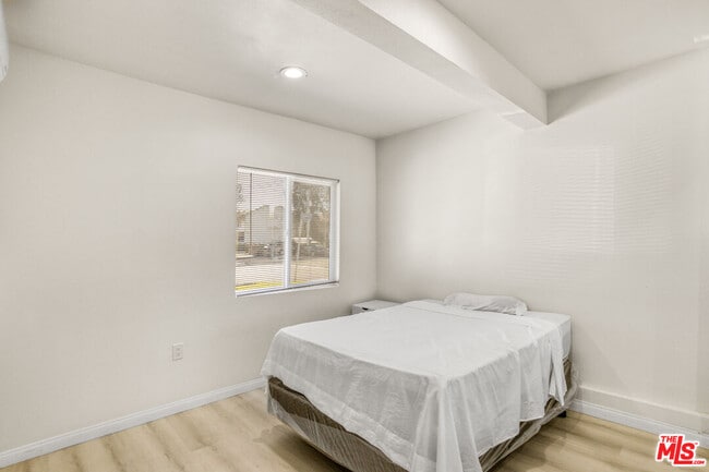 Foto del edificio - 7703 Baird Ave