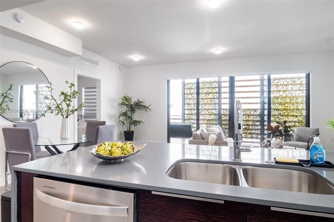 Foto del edificio - 2955 Bird Ave