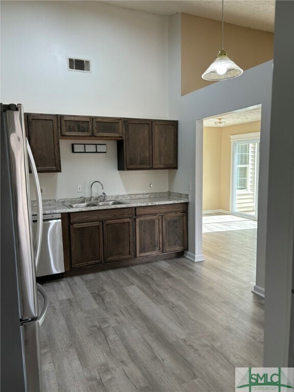 Building Photo - 105 Pelican Ln