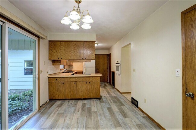 Foto del edificio - 6404 Camp Phillips Rd