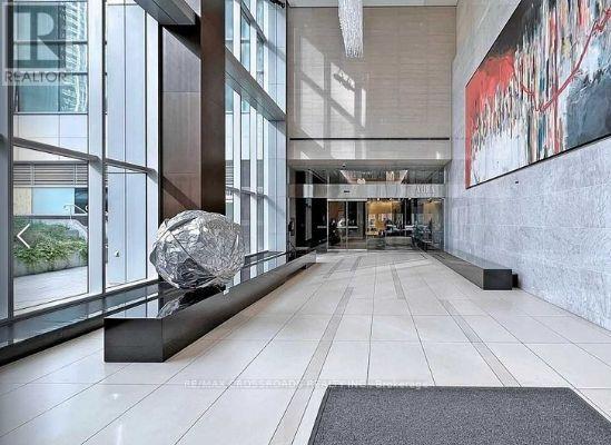 Building Photo - 386 Yonge St