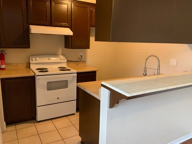 Foto del edificio - Quaint condo near Marina