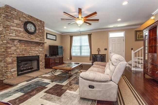 Building Photo - Farragut 37934 -  3 bedroom, 2.5 bath home...