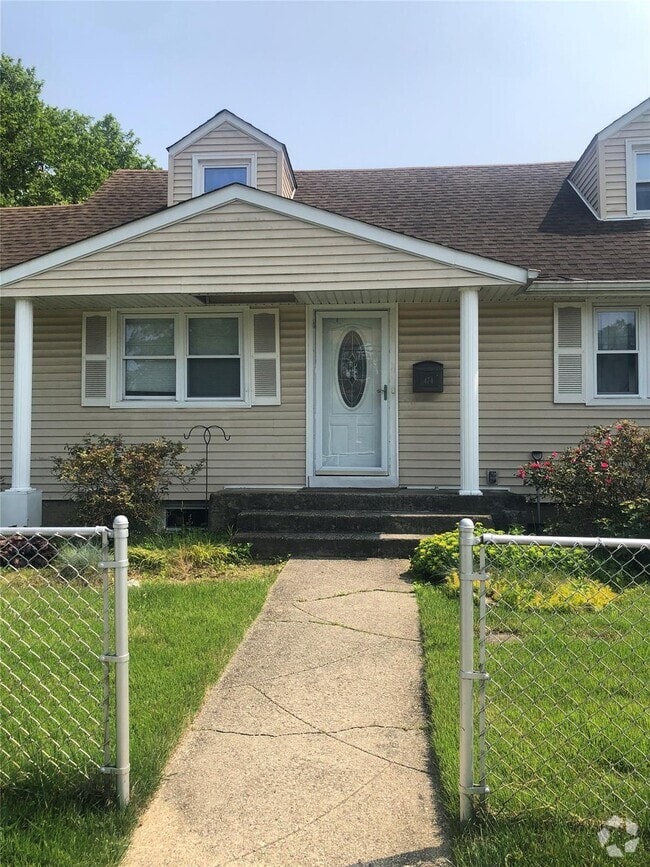 Building Photo - 474 Webster Ave