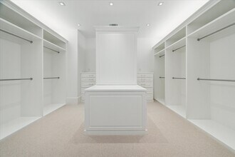 Building Photo - 2711 Eastgrove Ln