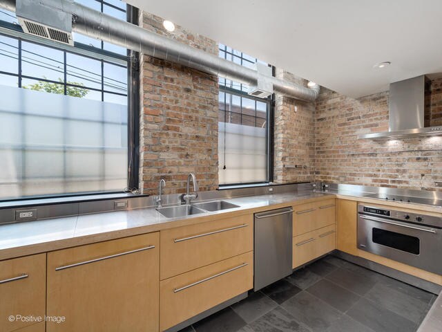 Foto del edificio - 1872 N Clybourn Ave