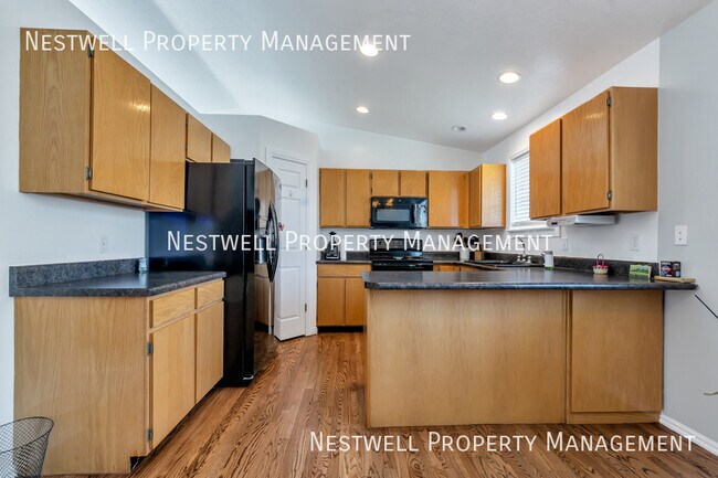 Foto del edificio - Beautiful 4-Bed Home in Vibrant Salt Lake ...