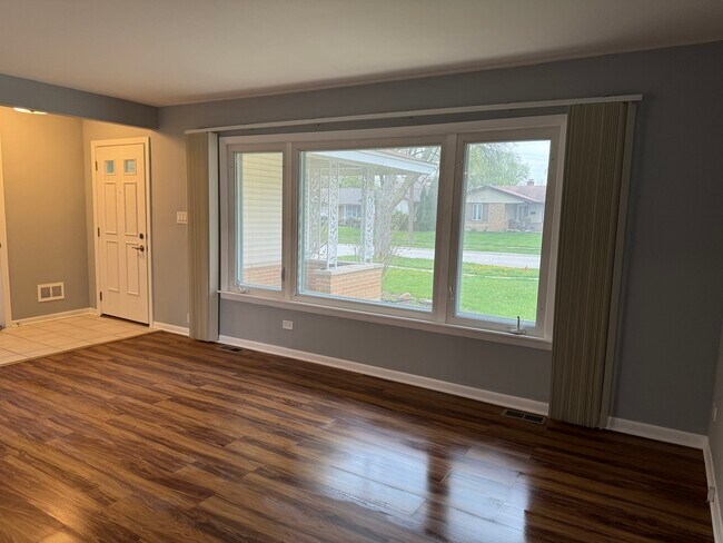 Building Photo - 630 Pinewood Dr