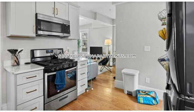 Building Photo - 247 L St
