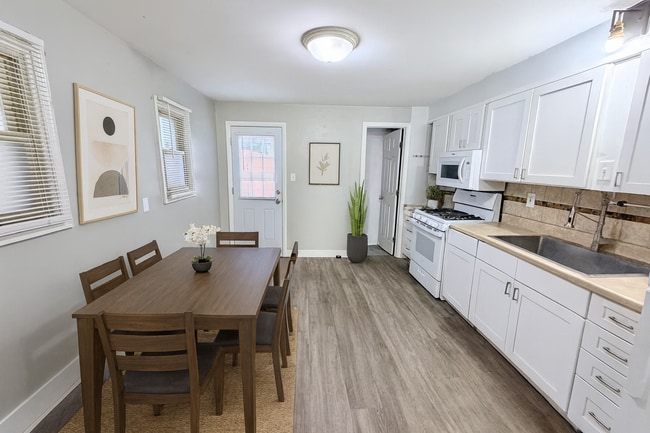 Building Photo - 123 E Louther St