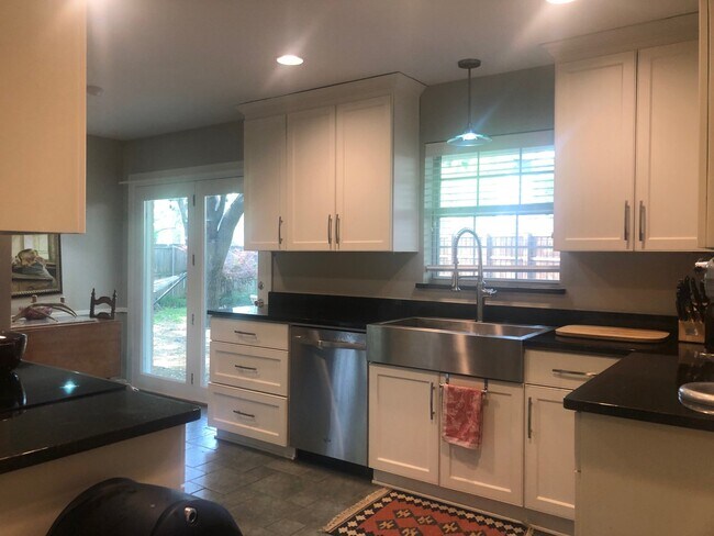 Building Photo - 6557 Danbury Ln
