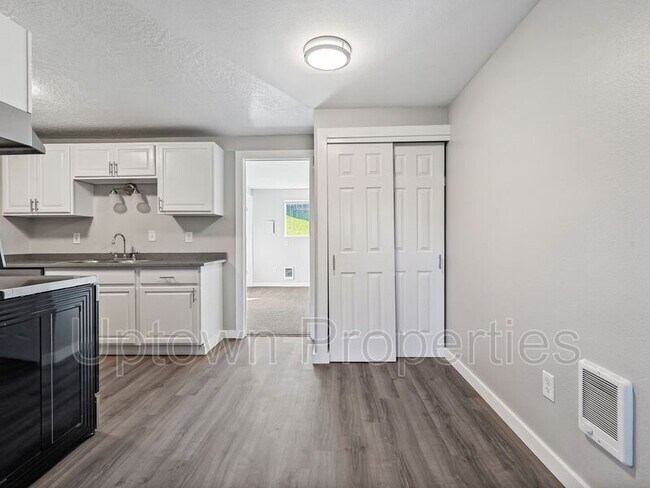 Foto del edificio - 6834 N Richmond Ave