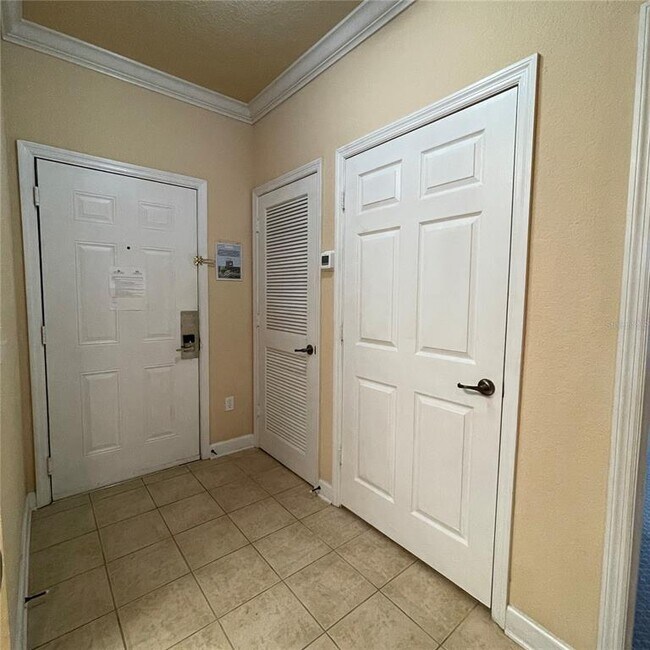 Building Photo - 8020 Tuscany Way