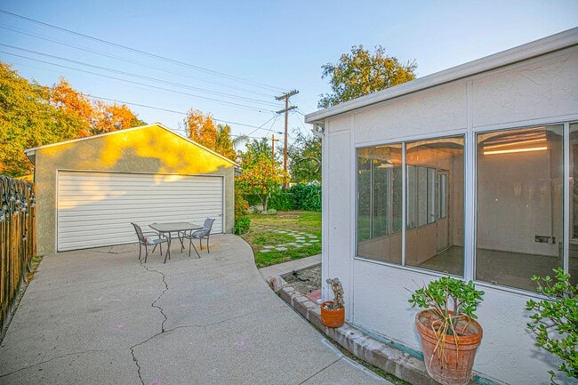 Foto del edificio - 2206 N Orchard Dr