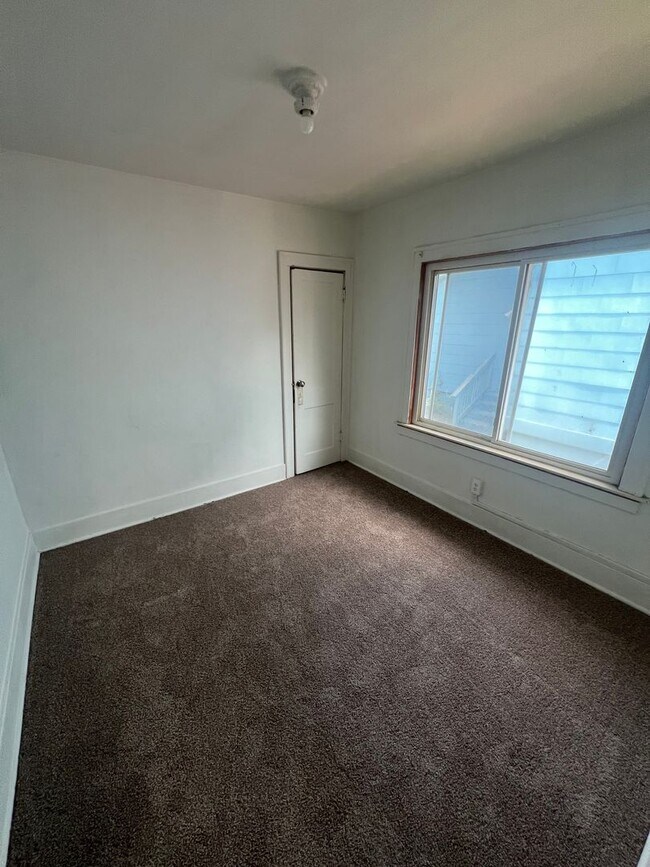 Foto del edificio - 3 Bedroom Single-Family Home – Freshly Upd...
