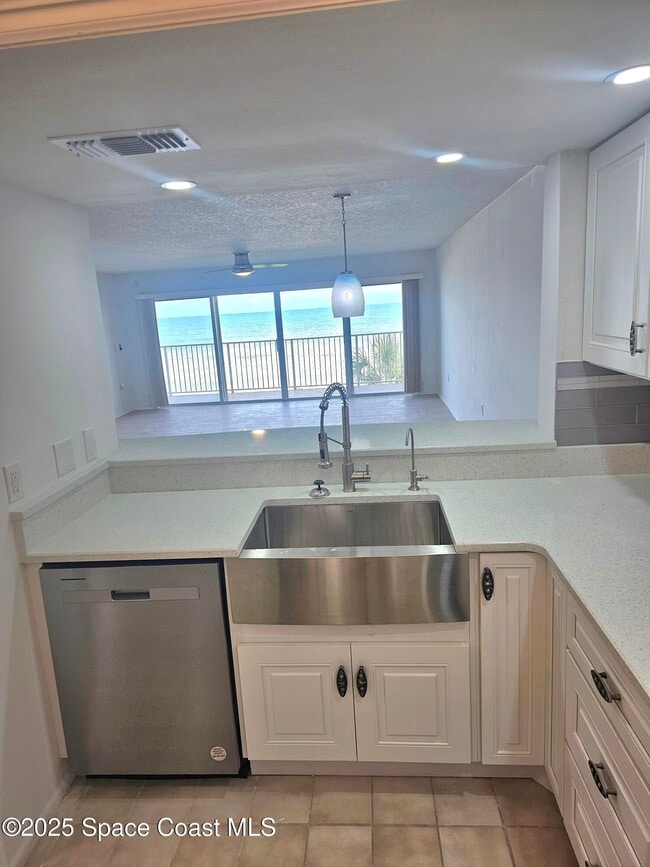 Building Photo - 1095 N Hwy A1A