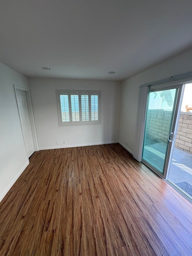 Building Photo - 237 Santa Monica Dr