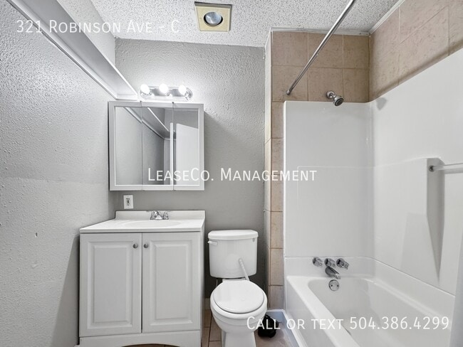 Foto del edificio - 321 Robinson Ave