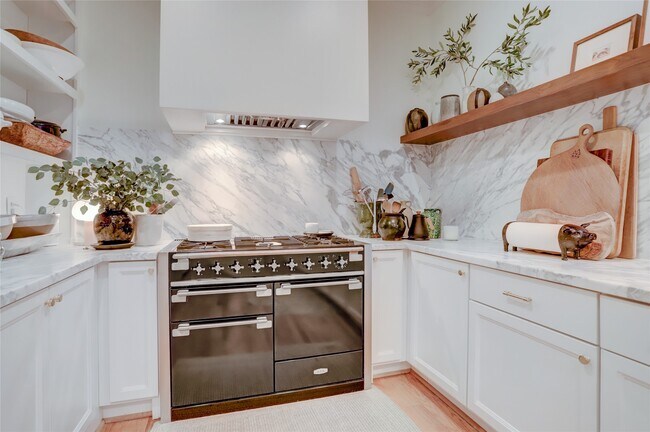 Foto del edificio - 2703 Mid Ln